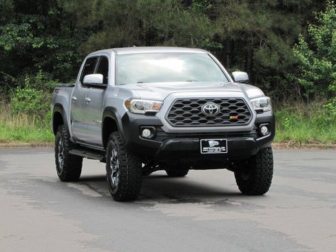 Used 2020 Toyota Tacoma TRD Off-Road RWD image 9