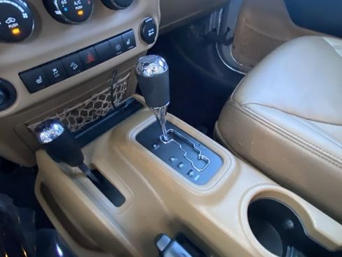 Used 2015 Jeep Wrangler Unlimited Sahara w/ Connectivity Group image 21