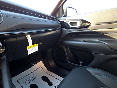 New 2026 Jeep Compass Latitude image 19