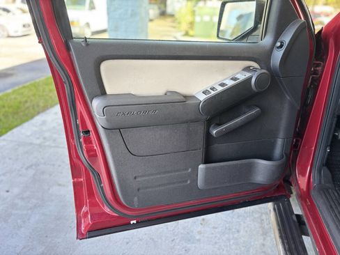 Used 2007 Ford Explorer XLT image 13