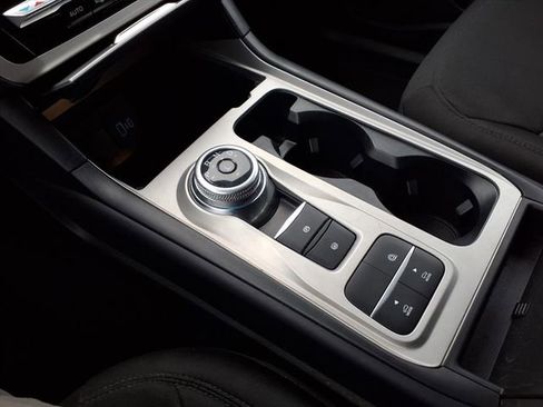 Used 2022 Ford Explorer XLT image 19