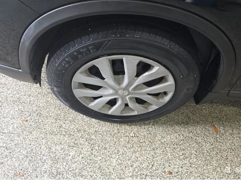 Used 2019 Nissan Rogue S image 16