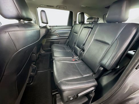 Used 2018 Toyota Highlander Limited w/ Carpet Mat Package (TMS) image 29