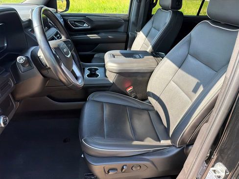 Used 2023 GMC Yukon SLT AWD/4WD image 9