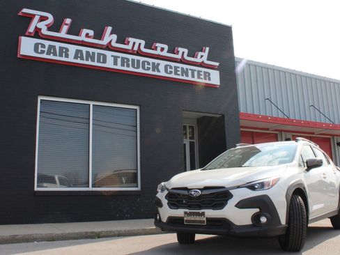 Used 2024 Subaru Crosstrek 2.0i Premium image 4