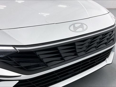 Used 2026 Hyundai Elantra SE FWD image 28