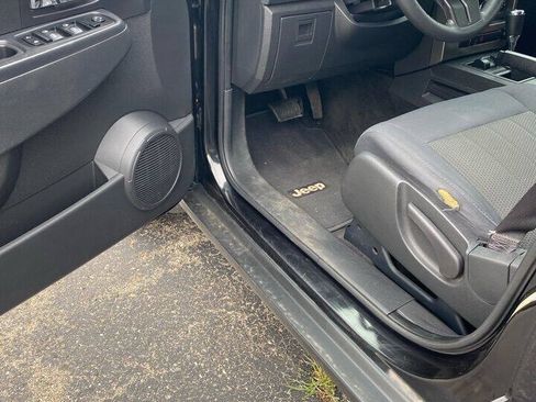 Used 2012 Jeep Liberty Sport AWD/4WD image 5