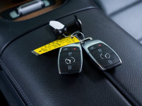 Used 2024 Mercedes-Benz GLS 450 4MATIC image 14