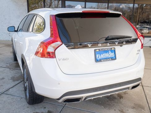 Used 2018 Volvo V60 T5 Cross Country w/ Convenience Package image 5