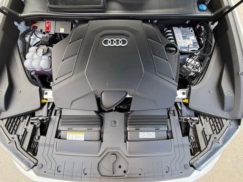Used 2025 Audi Q8 Premium Plus AWD/4WD image 25