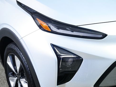 Used 2023 Chevrolet Bolt EUV LT w/ Convenience Package FWD image 16