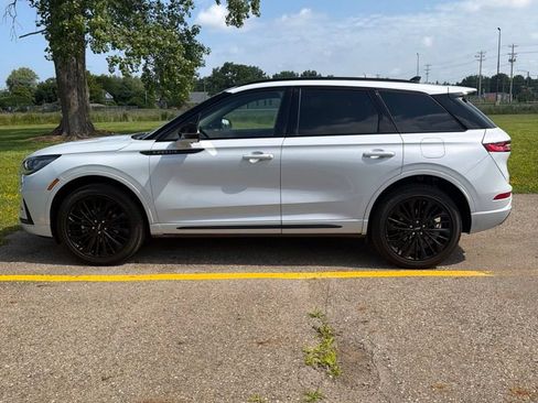 Used 2025 Lincoln Corsair FWD w/ Equipment Group 101A image 8