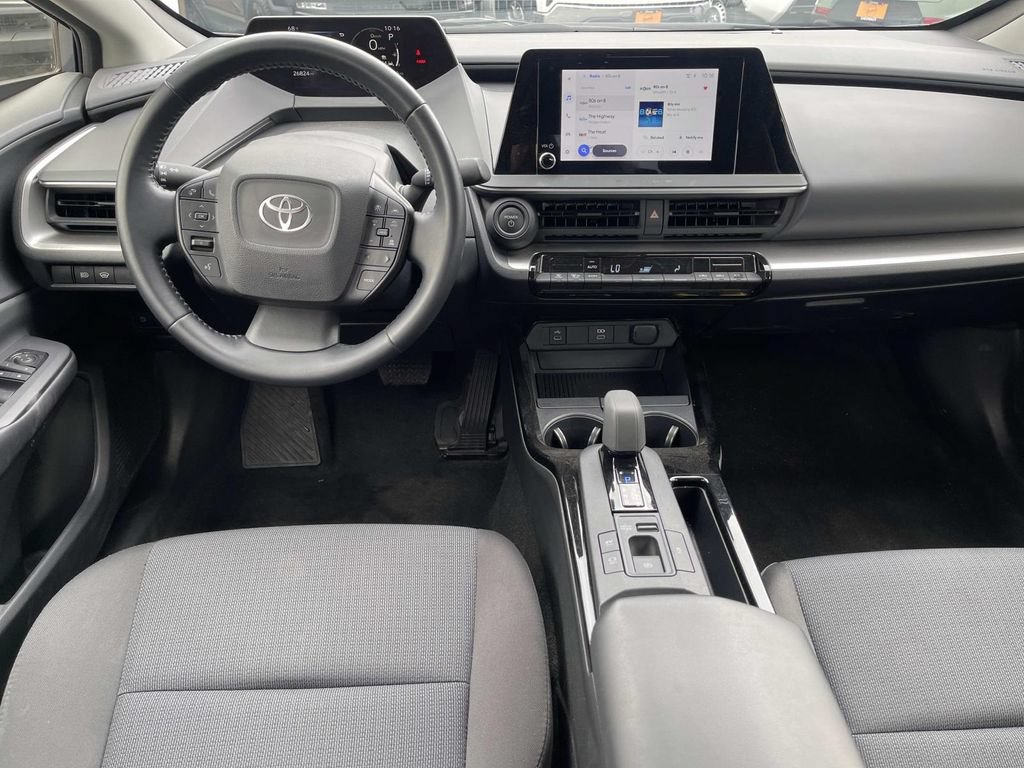 Used 2025 Toyota Prius LE FWD image 7