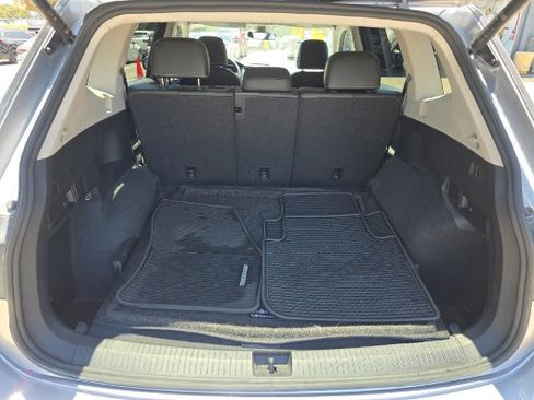 Used 2024 Volkswagen Tiguan SE AWD/4WD image 17