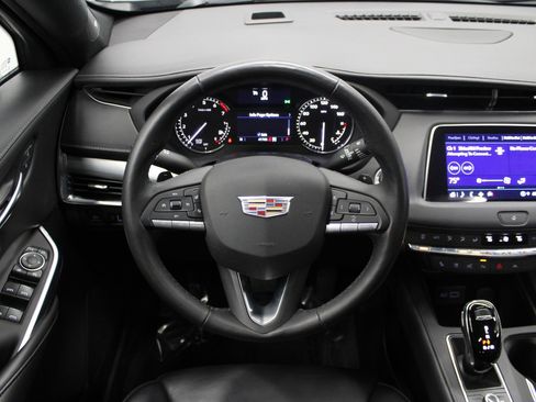 Certified 2022 Cadillac XT4 Premium Luxury w/ Enhanced Visibility Package image 16