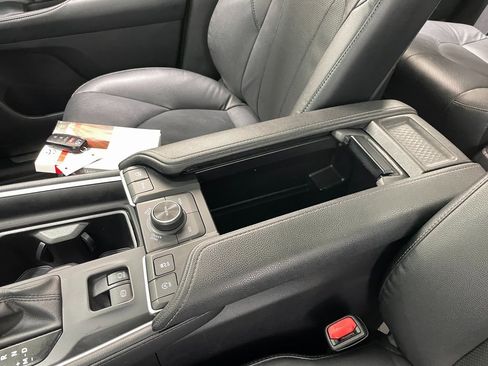 Used 2024 Toyota Grand Highlander XLE image 40