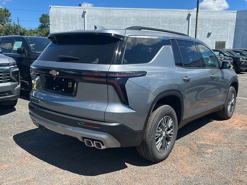 New 2026 Chevrolet Traverse LT w/ Driver Confidence Package AWD/4WD image 8
