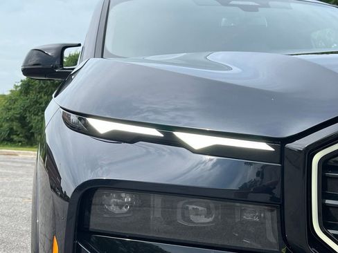 Certified 2023 BMW XM AWD/4WD image 10