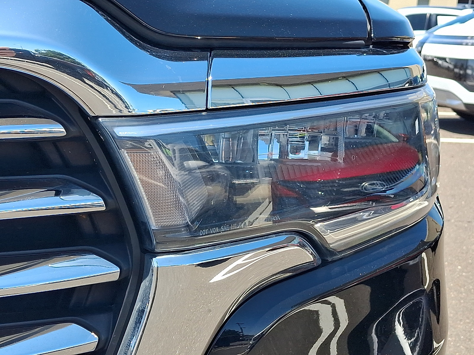Used 2025 RAM 1500 Laramie AWD/4WD image 9