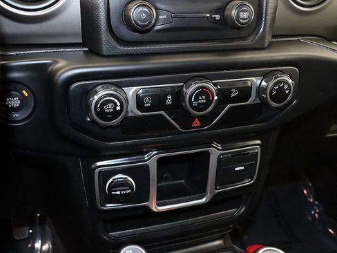 Used 2018 Jeep Wrangler Unlimited Sport image 19