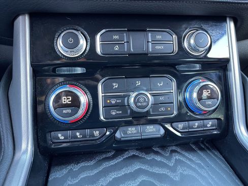 Used 2024 GMC Yukon XL Denali image 12