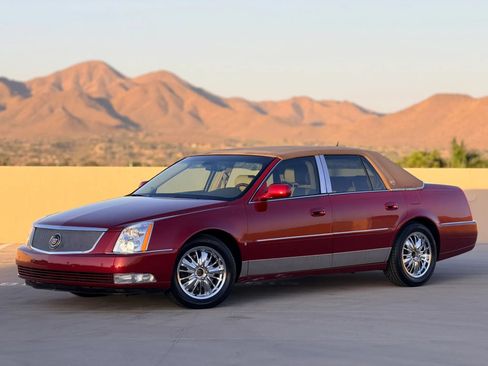 Used 2006 Cadillac DTS FWD image 3