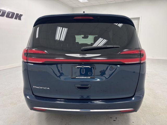 Used 2023 Chrysler Pacifica Touring-L FWD image 6