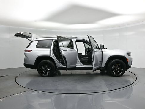 Used 2021 Jeep Grand Cherokee L Laredo AWD/4WD image 5