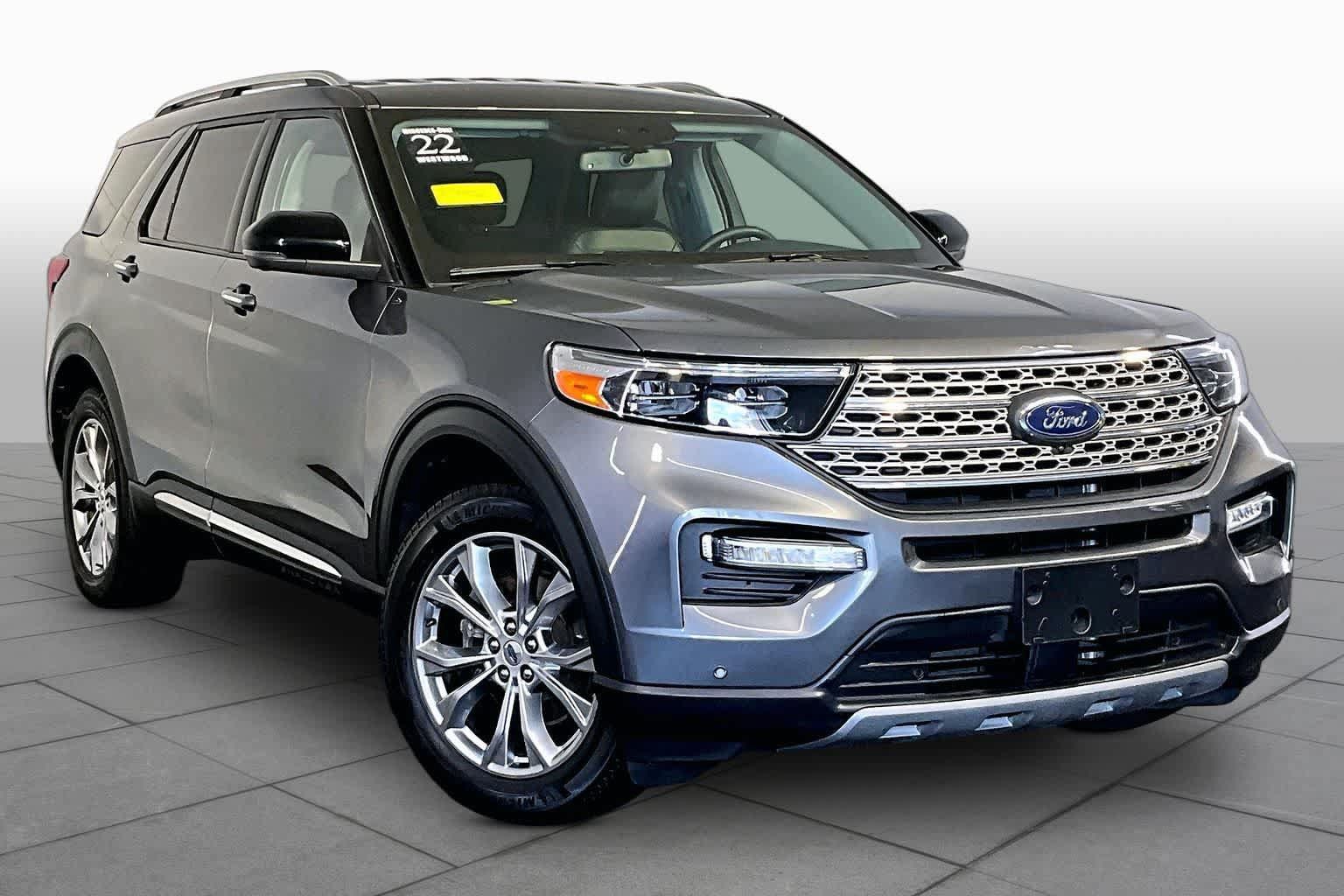 Used 2022 Ford Explorer Limited w/ Equipment Group 301A AWD/4WD image 3