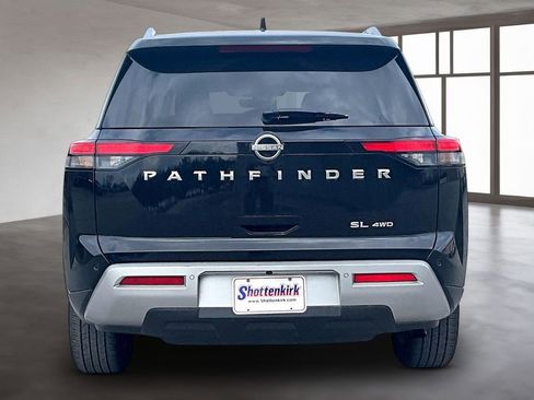 Used 2025 Nissan Pathfinder SL AWD/4WD image 5