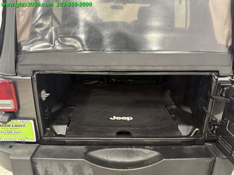 Used 2017 Jeep Wrangler Unlimited Sport w/ Connectivity Group AWD/4WD image 15