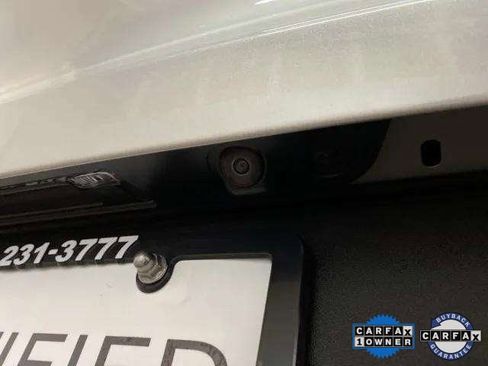 Used 2025 Volvo XC40 B5 Plus image 98