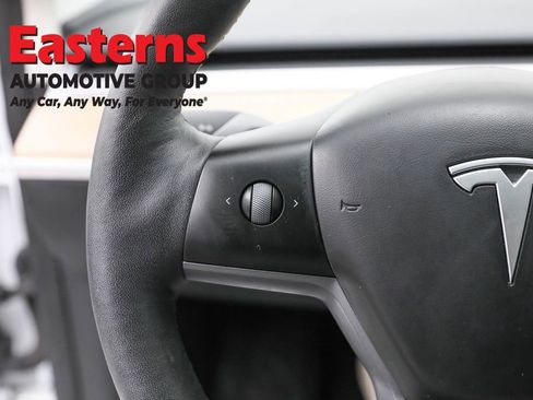 Used 2023 Tesla Model 3 Standard Range image 15