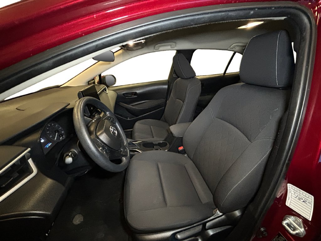 Used 2025 Toyota Corolla LE FWD image 9
