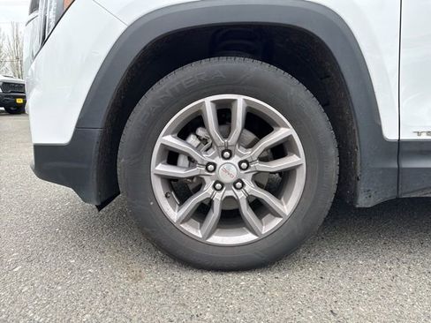 Used 2024 GMC Terrain SLT AWD/4WD image 16