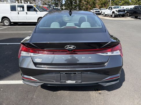 Used 2023 Hyundai Elantra SEL image 9