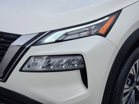 Used 2023 Nissan Rogue SV image 6