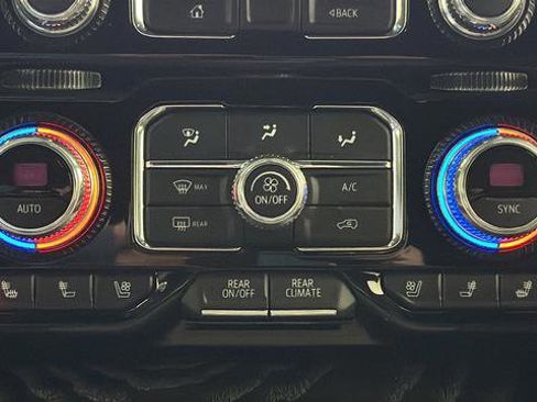 Used 2021 GMC Yukon Denali w/ Denali Premium Package image 18