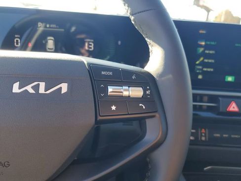 New 2026 Kia Sportage LX FWD image 17