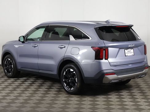 Used 2024 Kia Sorento S FWD image 10