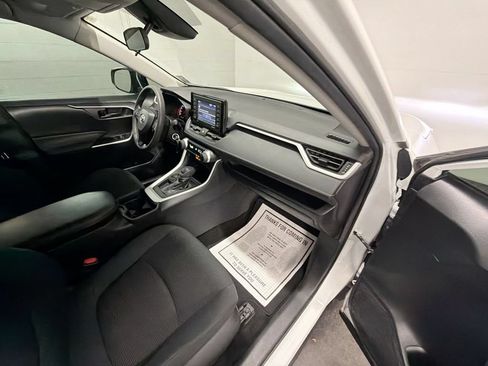 Used 2020 Toyota RAV4 LE FWD image 25