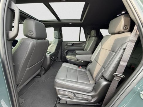 Used 2025 Chevrolet Tahoe Z71 w/ Z71 Off-Road Package AWD/4WD image 18