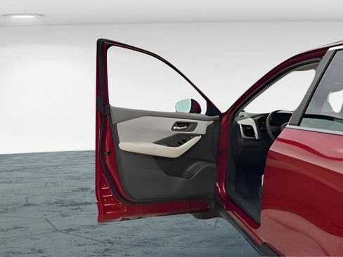 Used 2023 Nissan Rogue SV image 10