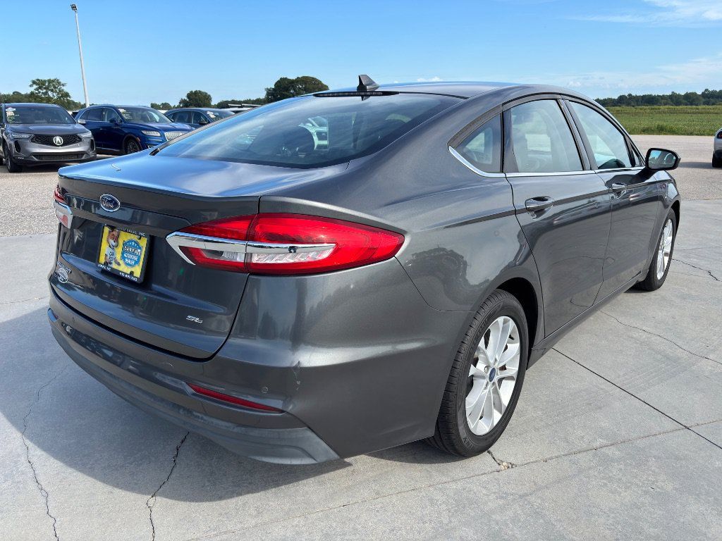 Used 2019 Ford Fusion SE FWD image 5
