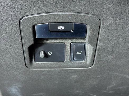 Used 2020 Land Rover Range Rover Velar R-Dynamic S image 10