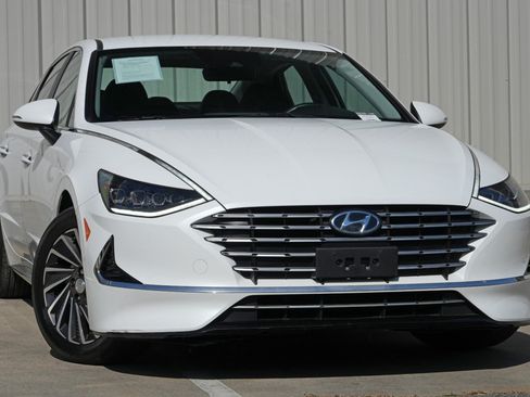 Used 2023 Hyundai Sonata SEL FWD image 2