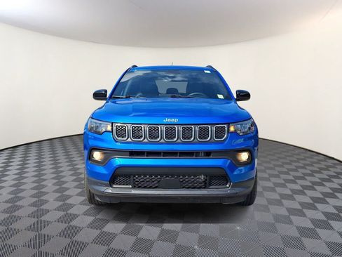 Used 2023 Jeep Compass Latitude w/ Convenience Group AWD/4WD image 3