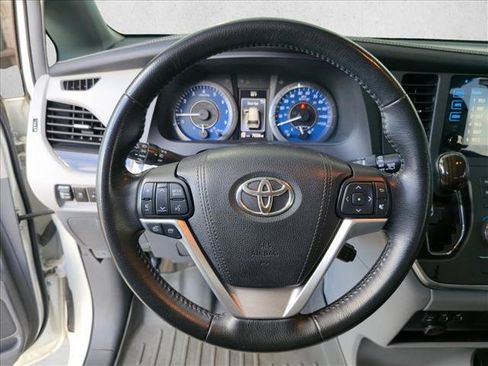 Used 2016 Toyota Sienna XLE w/ XLE Navigation Package FWD image 11