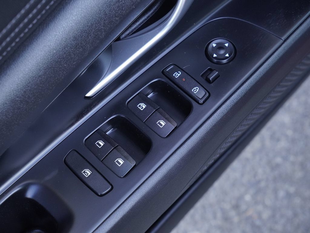 Used 2024 Hyundai Elantra Limited FWD image 13