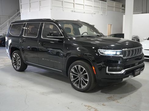 Used 2022 Jeep Grand Wagoneer Series III w/ Rear Seat Video Group 1 AWD/4WD image 8